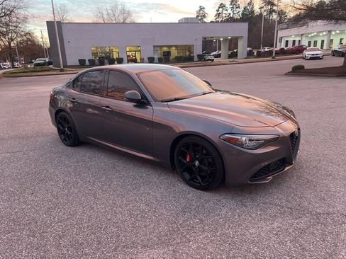 Used 2019 Alfa Romeo Giulia w/ Nero Edizione image 7