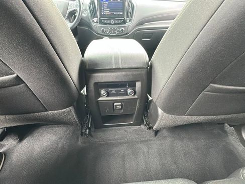 Used 2022 Chevrolet Traverse LT image 18