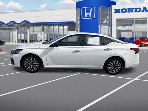 Used 2025 Nissan Altima 2.5 SV image 5