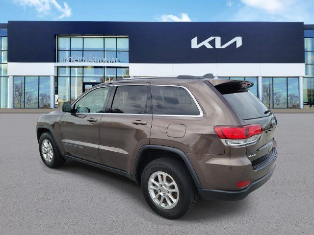 Used 2020 Jeep Grand Cherokee Laredo AWD/4WD image 3