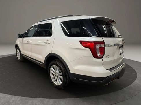Used 2018 Ford Explorer XLT w/ Equipment Group 202A image 7