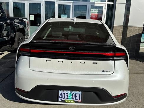 Used 2024 Toyota Prius LE AWD/4WD image 5