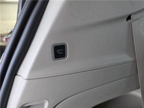 Used 2023 Chrysler Pacifica Touring-L image 20