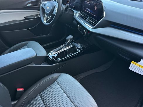 New 2026 Chevrolet Trax LT w/ LT Convenience Package FWD image 16