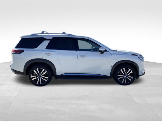 Used 2023 Nissan Pathfinder Platinum w/ Lighting Package (N93) AWD/4WD image 2