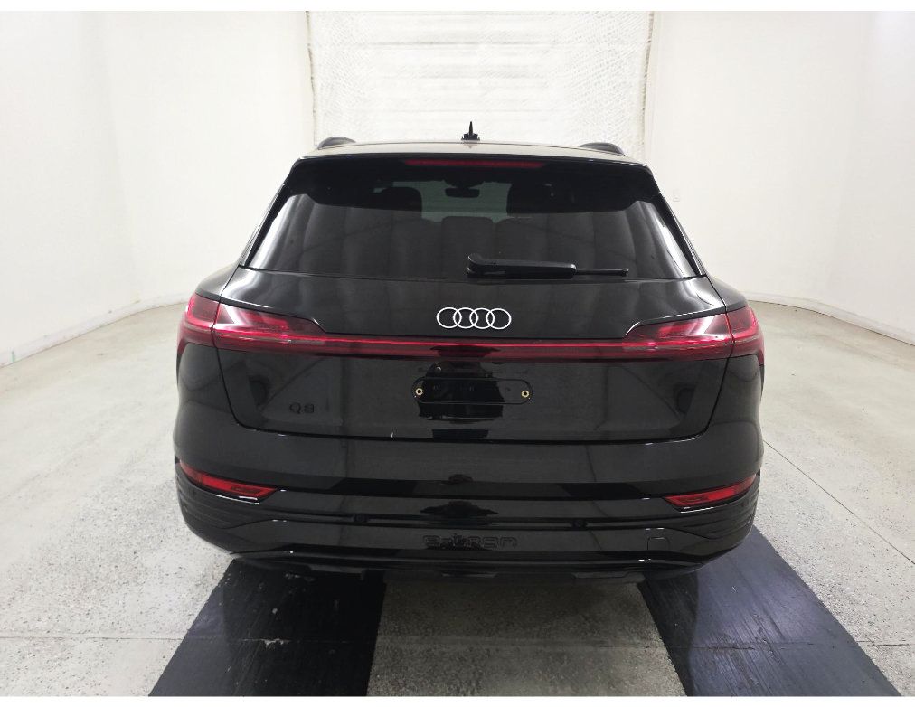 Used 2024 Audi Q8 e-tron Prestige w/ Prestige Package AWD/4WD image 5