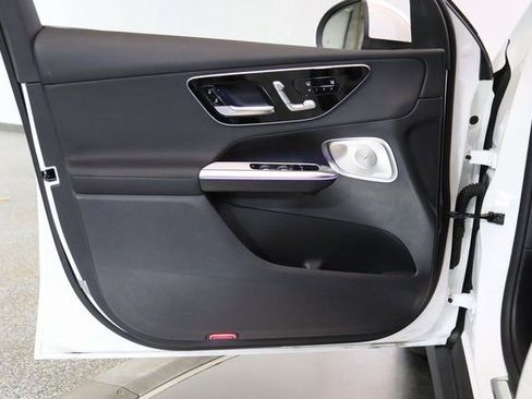 Used 2025 Mercedes-Benz GLC 300 4MATIC image 17