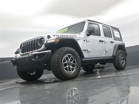 Used 2024 Jeep Wrangler Unlimited Rubicon w/ Technology Group image 39