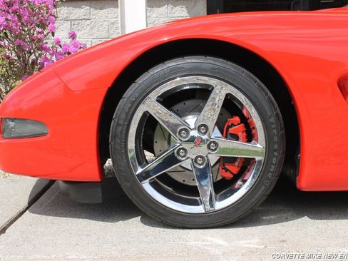 Used 2001 Chevrolet Corvette Convertible w/ Preferred Equipment Group2 RWD image 11