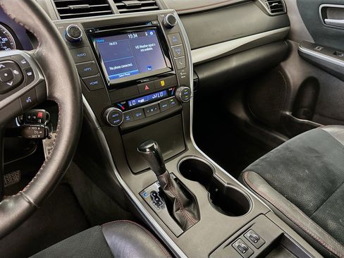 Used 2016 Toyota Camry XSE image 25