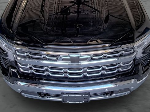 Used 2025 Chevrolet Silverado 1500 LTZ AWD/4WD image 18