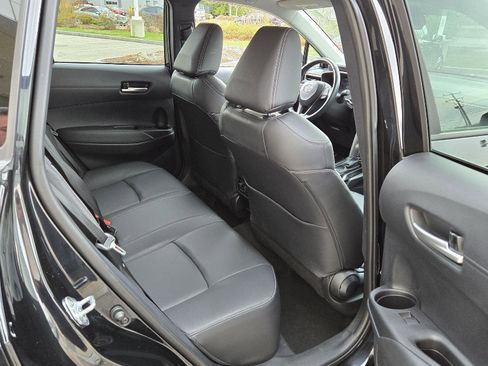 Used 2025 Toyota Corolla Cross XLE AWD/4WD image 17