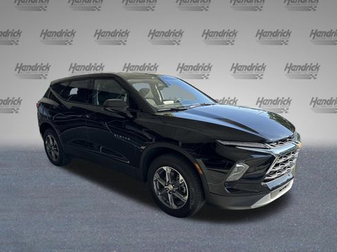 Used 2025 Chevrolet Blazer LT image 2