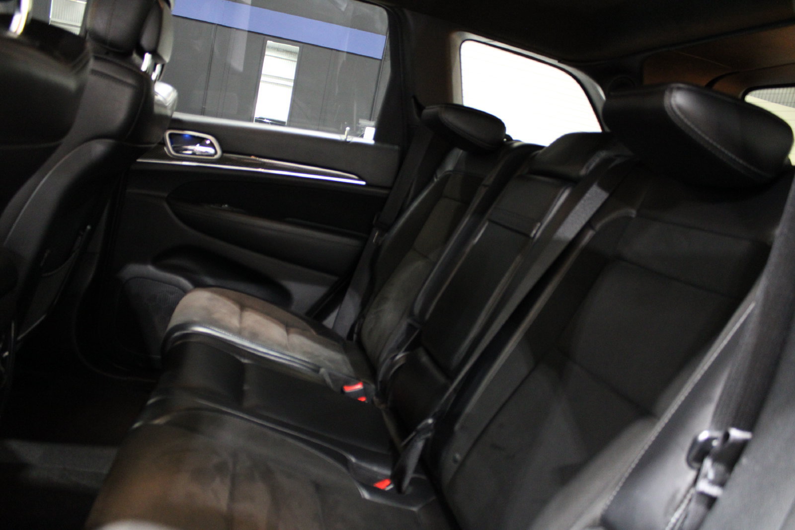 Used 2018 Jeep Grand Cherokee SRT AWD/4WD image 17