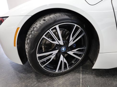 Used 2015 BMW i8 image 10