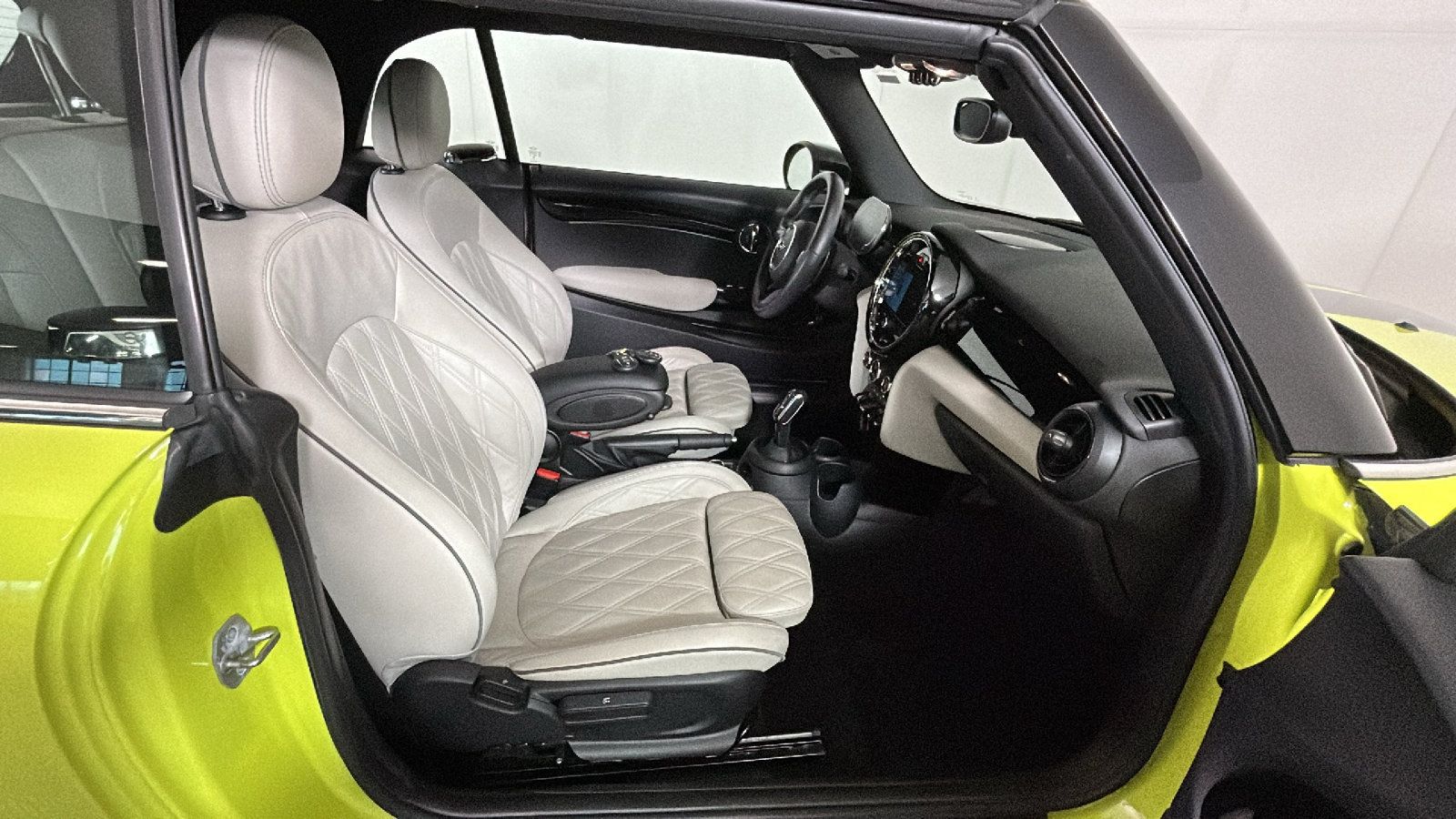 Used 2024 MINI Cooper S w/ Signature Upholstery Package FWD image 36