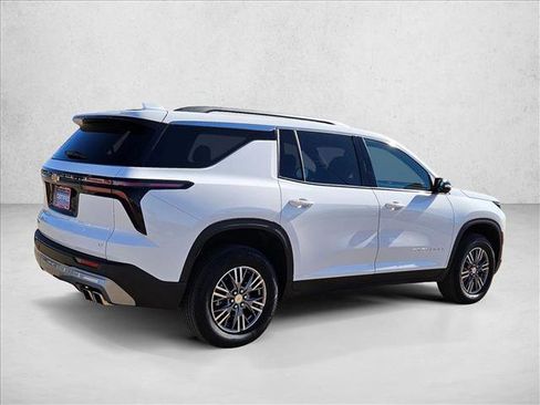 Used 2024 Chevrolet Traverse LT image 5