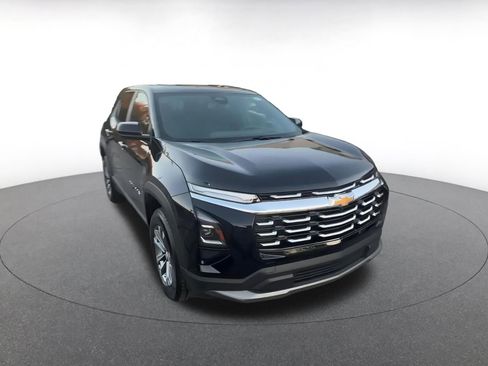 Used 2025 Chevrolet Equinox LT image 3