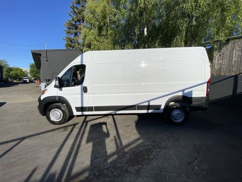 Used 2026 RAM ProMaster 2500 w/ Convenience Group FWD image 3