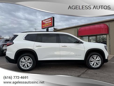 Used 2024 GMC Acadia Elevation image 1