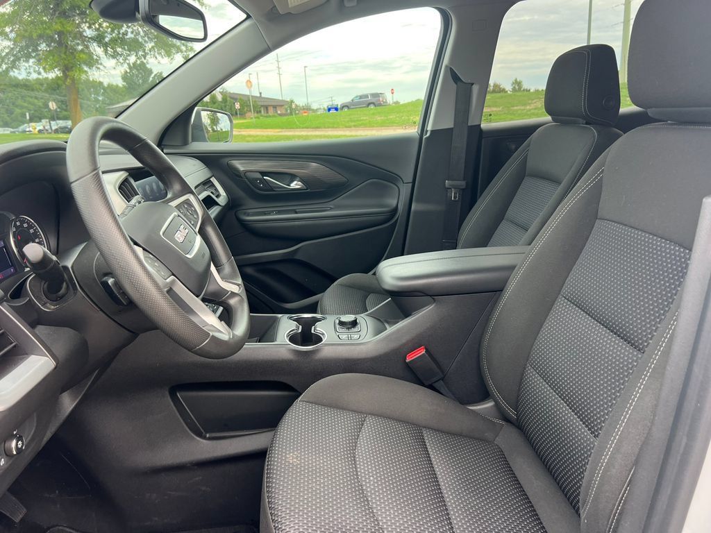 Used 2023 GMC Terrain SLE w/ Driver Convenience Package AWD/4WD image 4