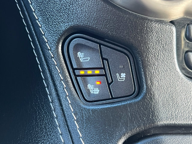 Used 2018 GMC Yukon Denali w/ Enhanced Security Package AWD/4WD image 32