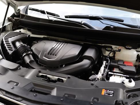 Used 2025 Chevrolet Traverse LT w/ Driver Confidence Package FWD image 35