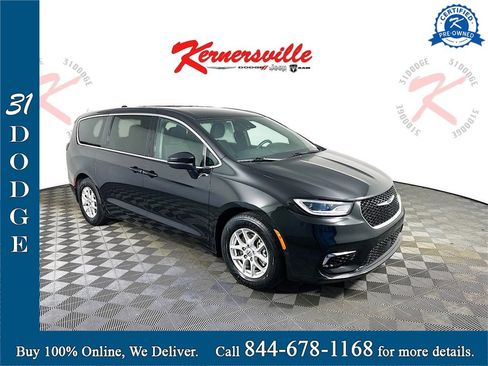 Used 2023 Chrysler Pacifica Touring image 1