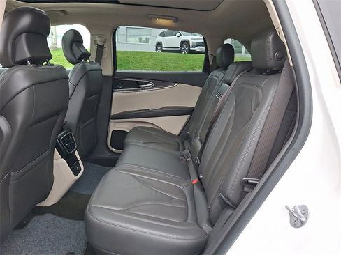 Used 2019 Lincoln Nautilus Select w/ Class II Trailer Tow Package image 11