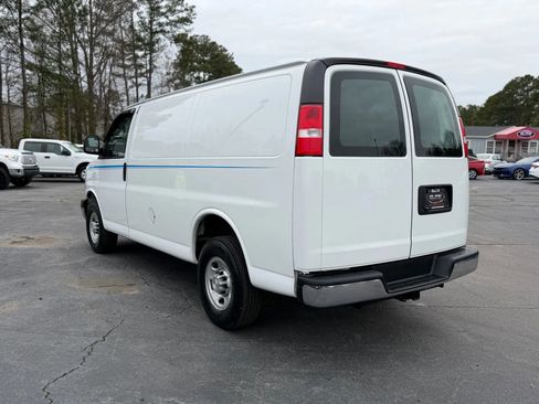 Used 2020 Chevrolet Express 2500 w/ Driver Convenience Package image 9