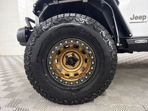 Used 2023 Jeep Wrangler Unlimited Rubicon 392 w/ Xtreme Recon 35" Tire Package image 10