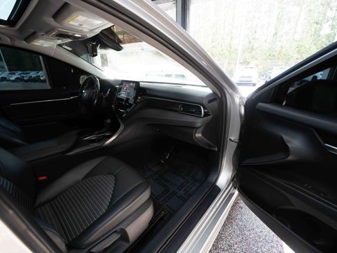 Used 2021 Toyota Camry SE image 25