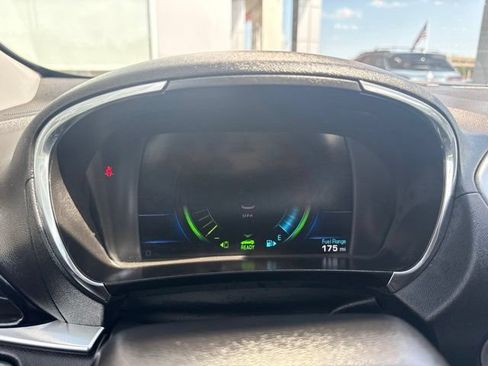Used 2018 Chevrolet Volt Premier w/ Driver Confidence Package FWD image 13