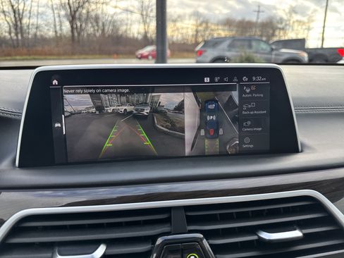 Used 2022 BMW ALPINA B7 xDrive image 25