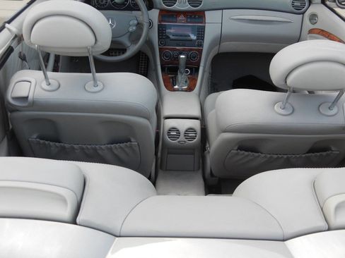 Used 2005 Mercedes-Benz CLK 320 Cabriolet image 2