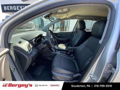 Used 2020 Chevrolet Trax LT w/ LT Convenience Package AWD/4WD image 7