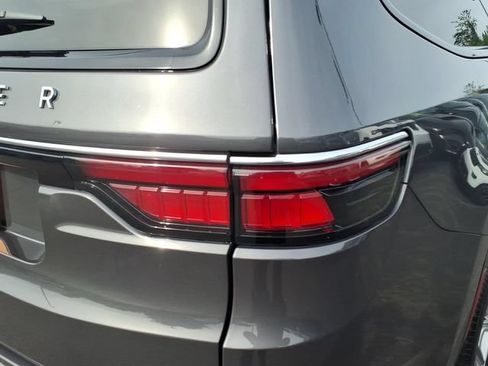 Certified 2023 Jeep Wagoneer 4WD image 15