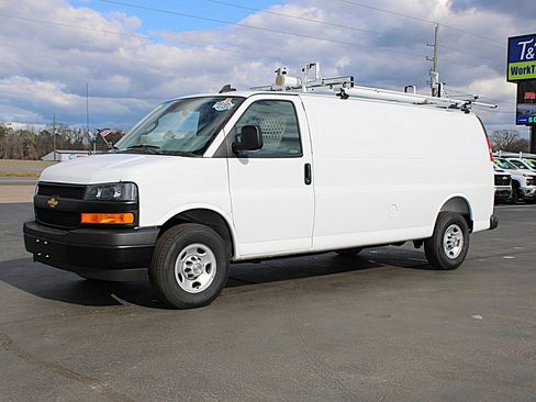 Used 2025 Chevrolet Express 2500 Extended w/ Communications Package image 3