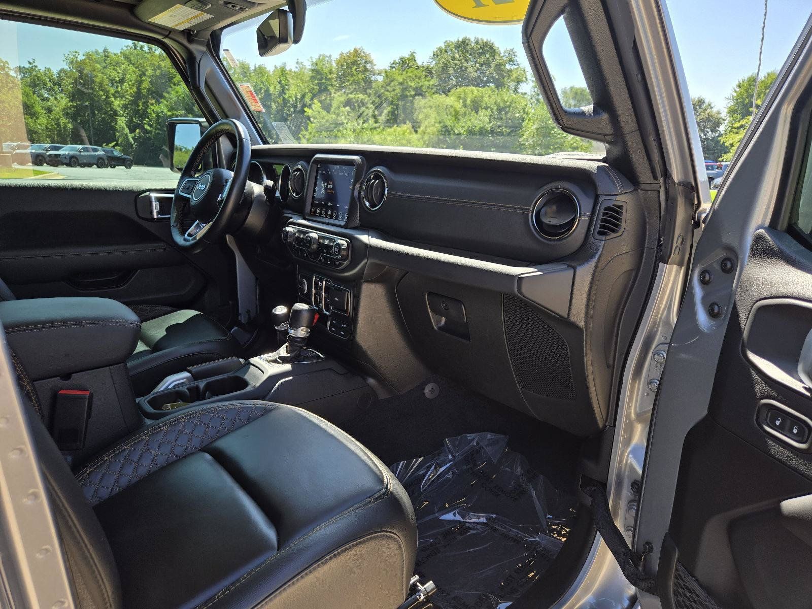 Used 2021 Jeep Wrangler Unlimited Sahara AWD/4WD image 21