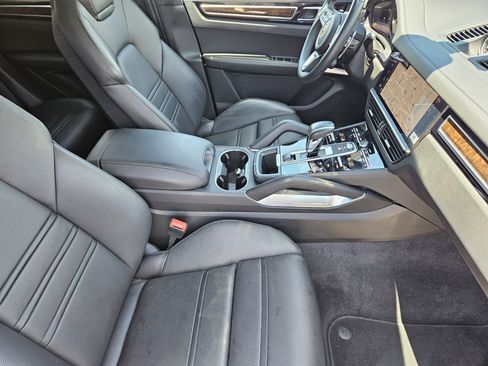Certified 2023 Porsche Cayenne Turbo S AWD/4WD image 15