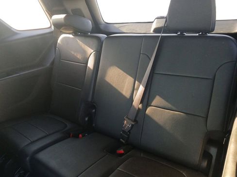 Used 2023 Chevrolet Traverse Premier image 18