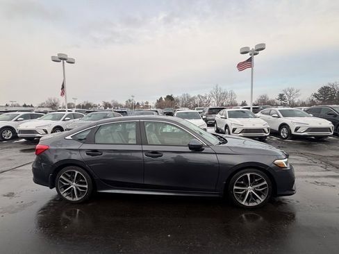 Used 2024 Honda Civic Touring image 4