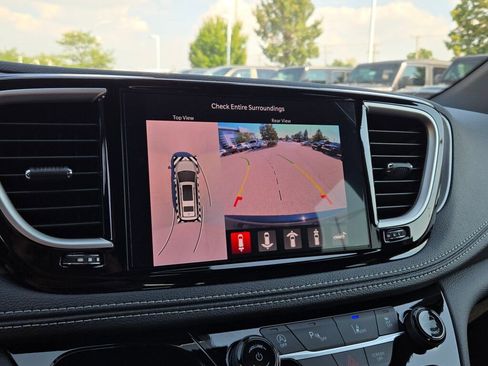 New 2026 Chrysler Pacifica Select image 30