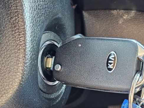 Used 2020 Kia Soul S FWD image 29