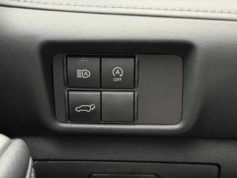 Used 2023 Toyota Highlander XLE FWD image 23
