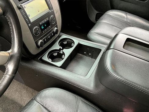 Used 2013 Chevrolet Suburban LT image 13