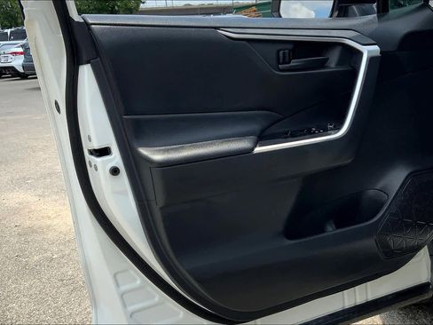 Used 2019 Toyota RAV4 LE FWD image 21