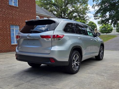 Used 2016 Toyota Highlander XLE FWD image 5