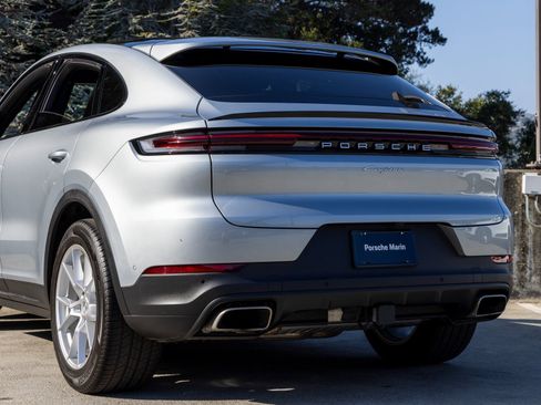 Certified 2025 Porsche Cayenne Coupe image 18