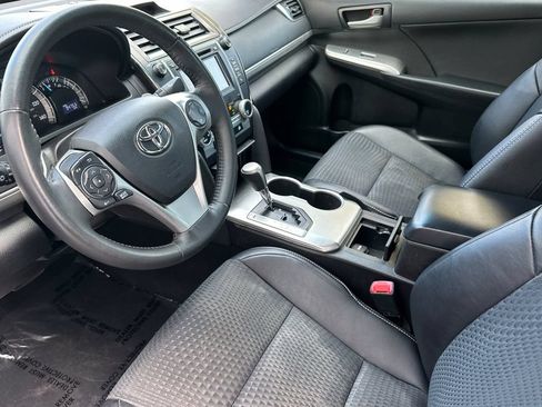 Used 2014 Toyota Camry SE FWD image 10